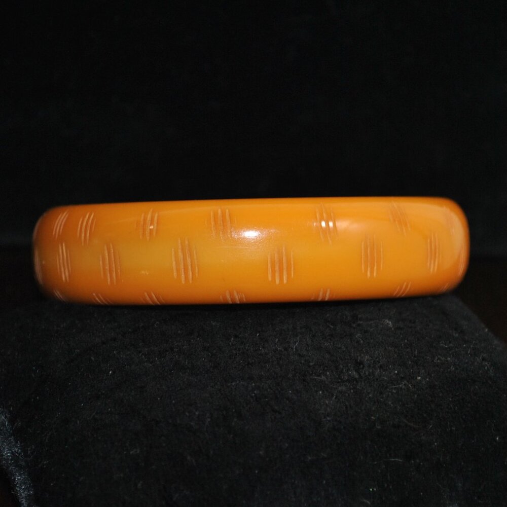 Vintage Etched Butterscotch Bakelite Bangle